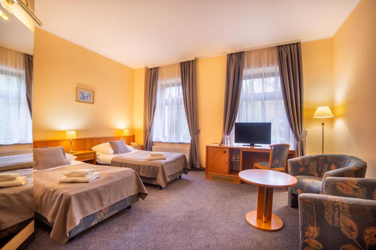 ילנייה גורה Hotel Fenix מראה חיצוני תמונה